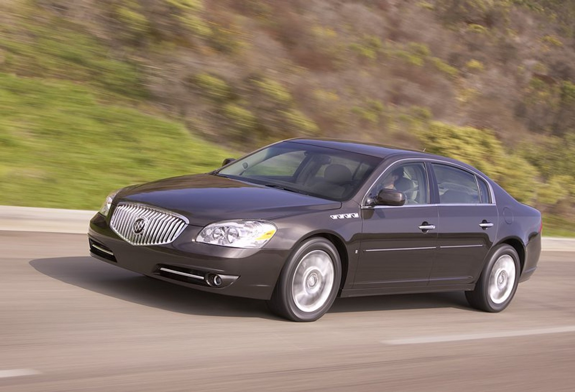 Buick LaCrosse Super i Lucerne Super: start modeli premium