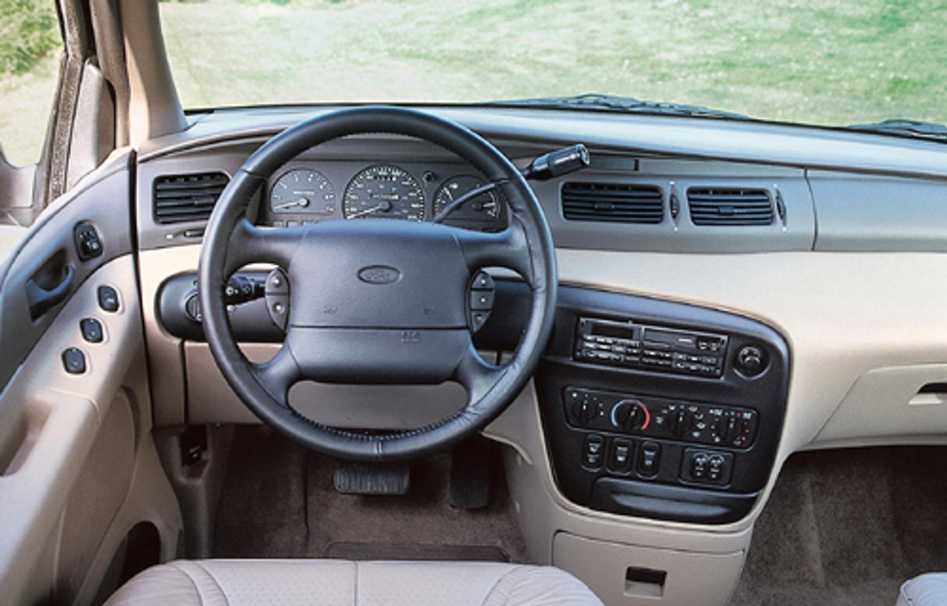 Chryslera Grand Voyager, Ford Windstar, Mercedes V, VW T4 - Rodzinne autobusy