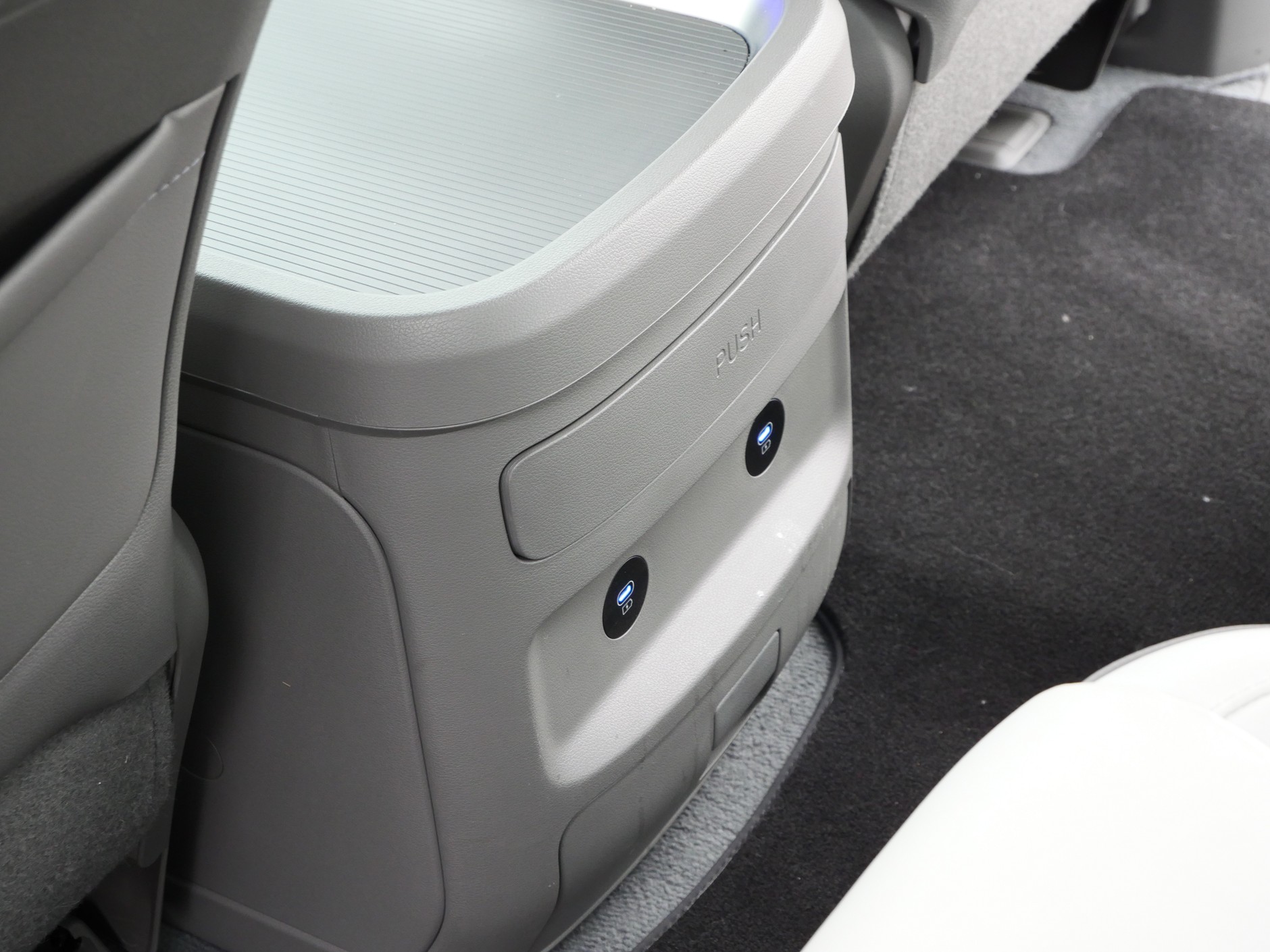 Hyundai Staria 1.6 T-GDi HEV (225 KM) Luxury