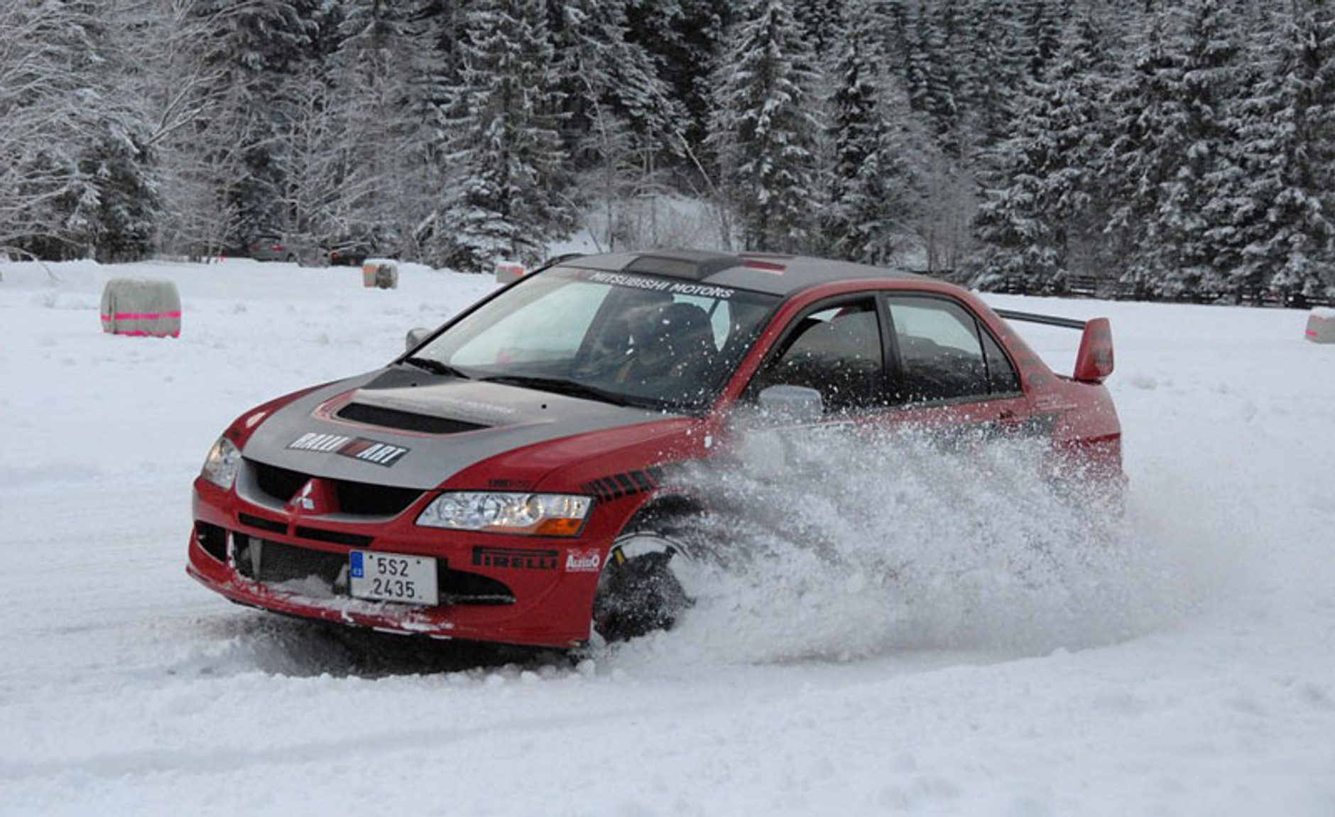 Tylko u nas: zimowe szaleństwo w supersamochodach