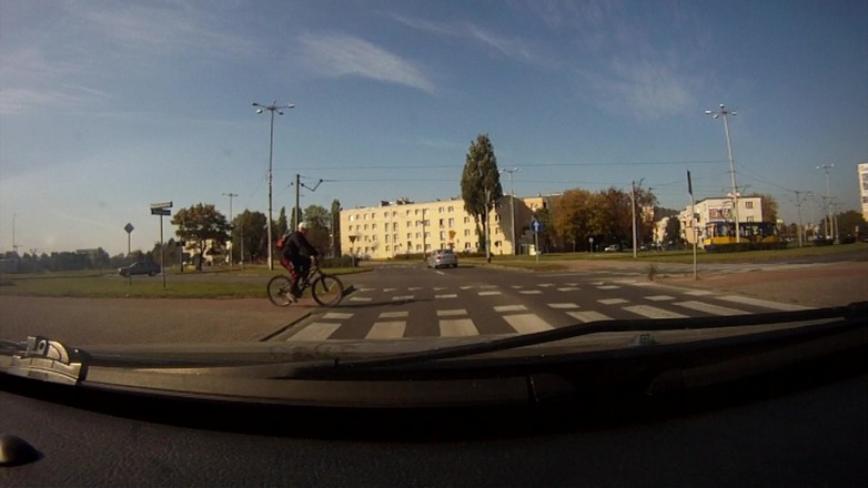 Pytania na prawo jazdy – rowerzysta na przejeździe