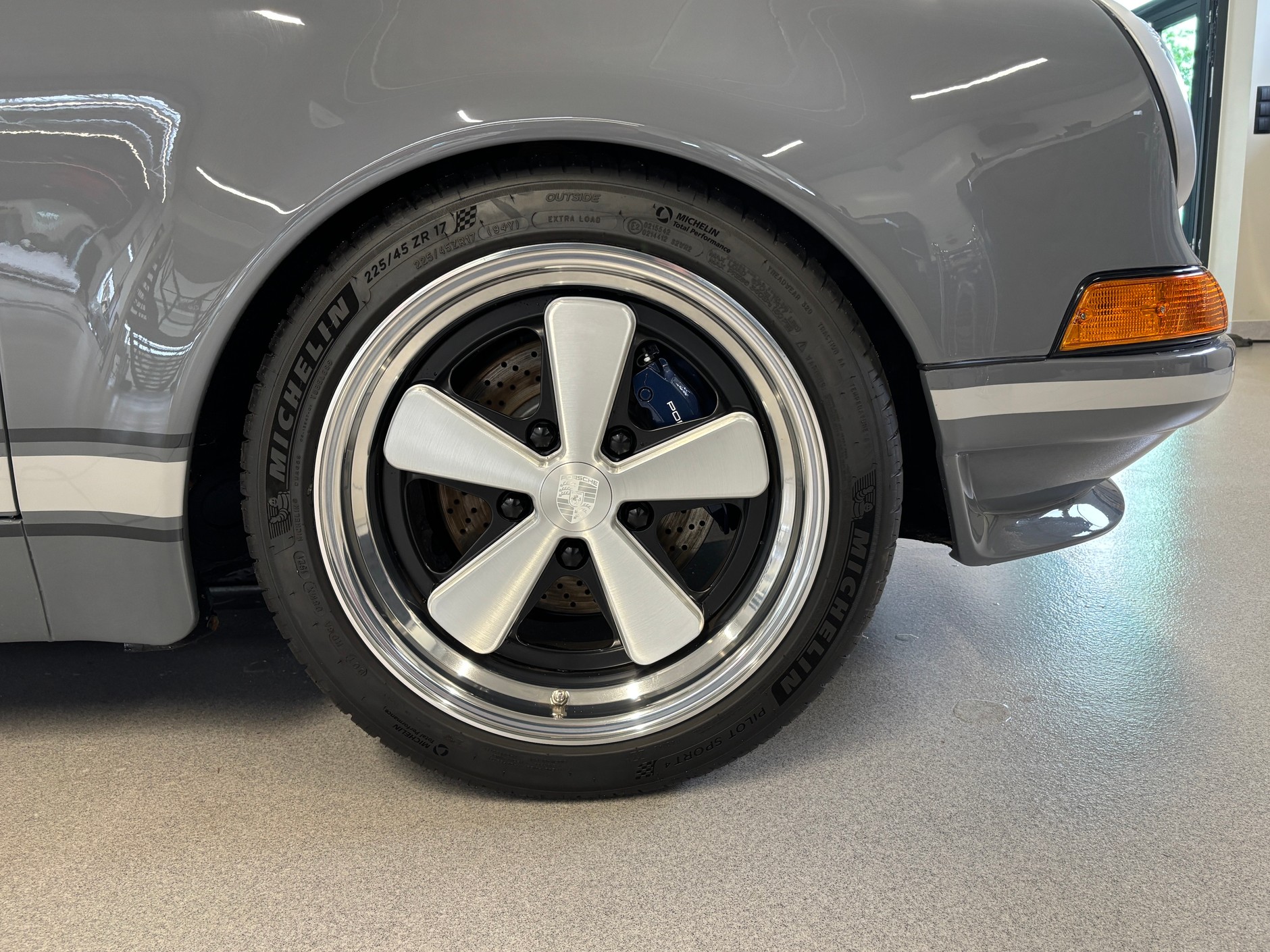 Otwarcie nowej siedziby 911 Garage i budowa kolejnego RWB