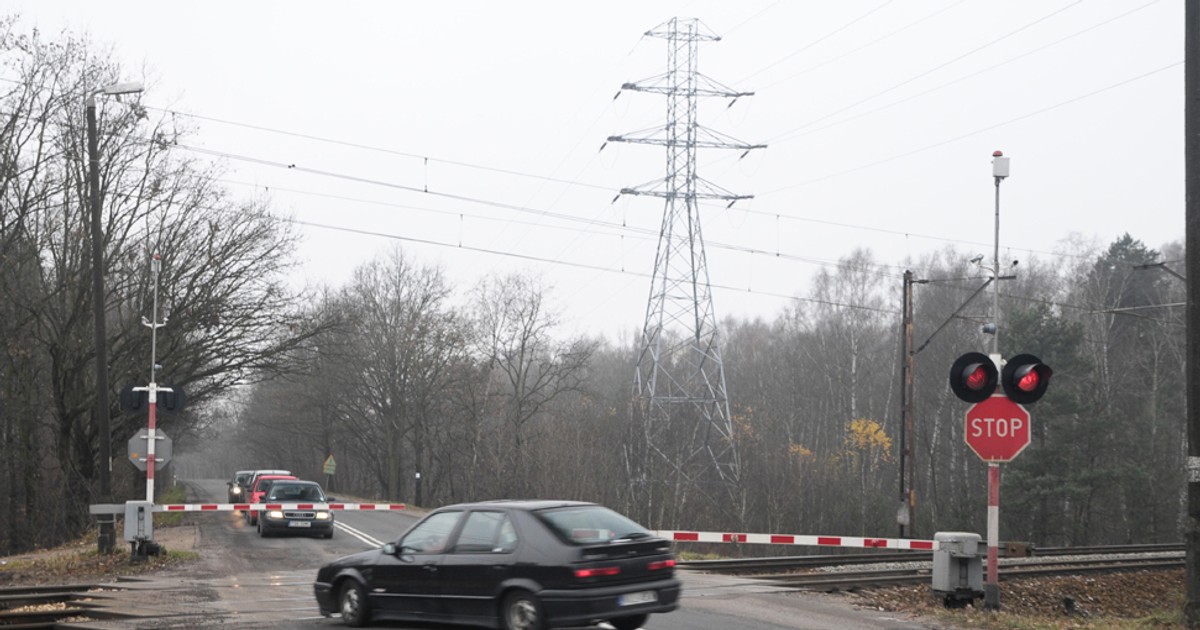 Jak bezpiecznie przejechać przez przejazd kolejowy? Czyli - Nie igraj z pociągiem