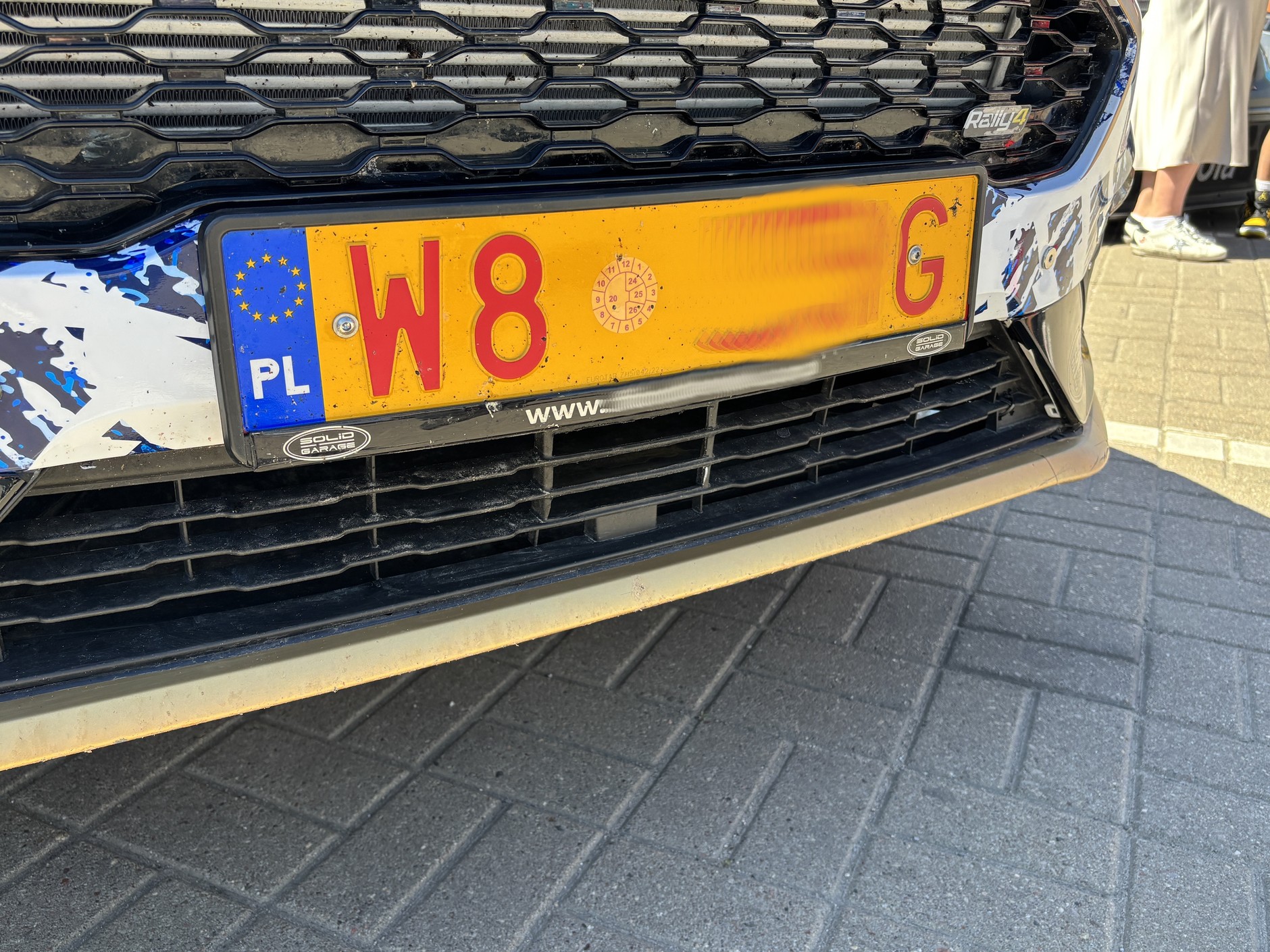 Tymczasowa tablica rejestracyjna dla samochodu przeznaczonego do zawodów sportowych