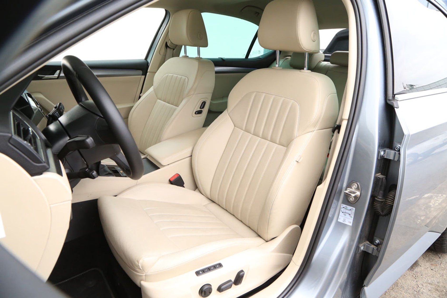 Skoda Superb 1.4 TSI ACT Style - klasa średnia małolitrażowa