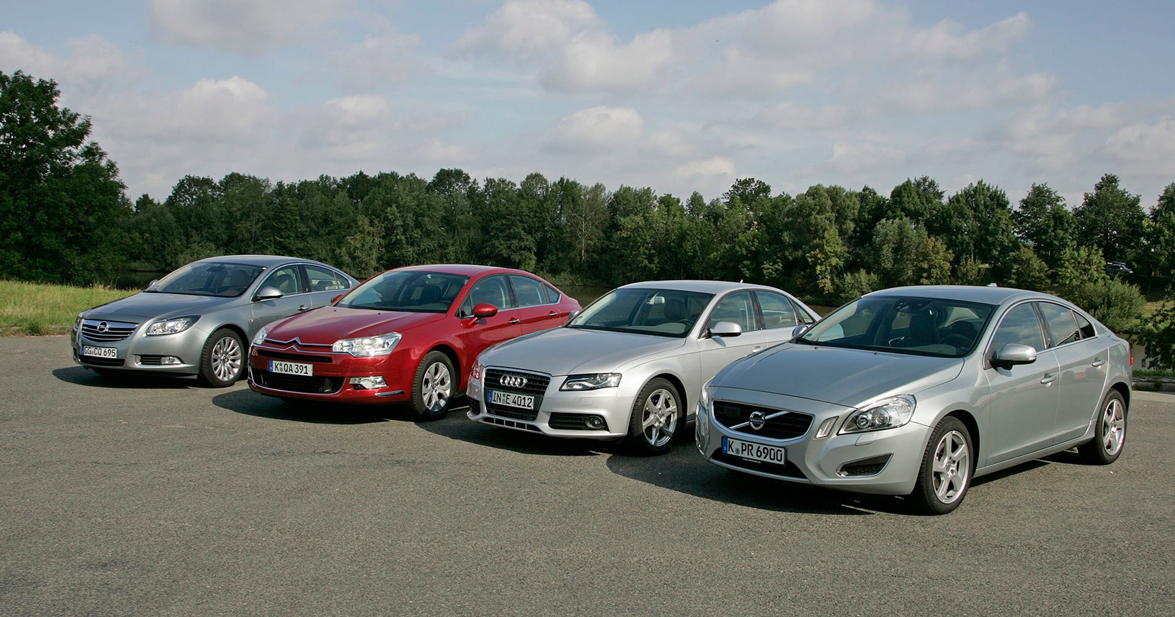 Opel Insignia kontra Citroen C5, Audi A4 i Volvo S60 - który sedan z dieslem jest lepszy?