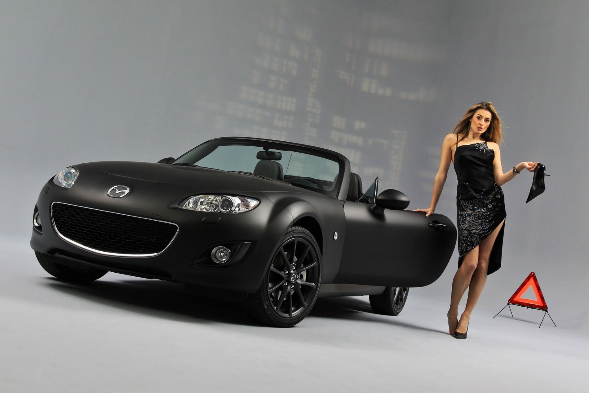Mazda MX-5 w matowym wydaniu na ulicach Paryża