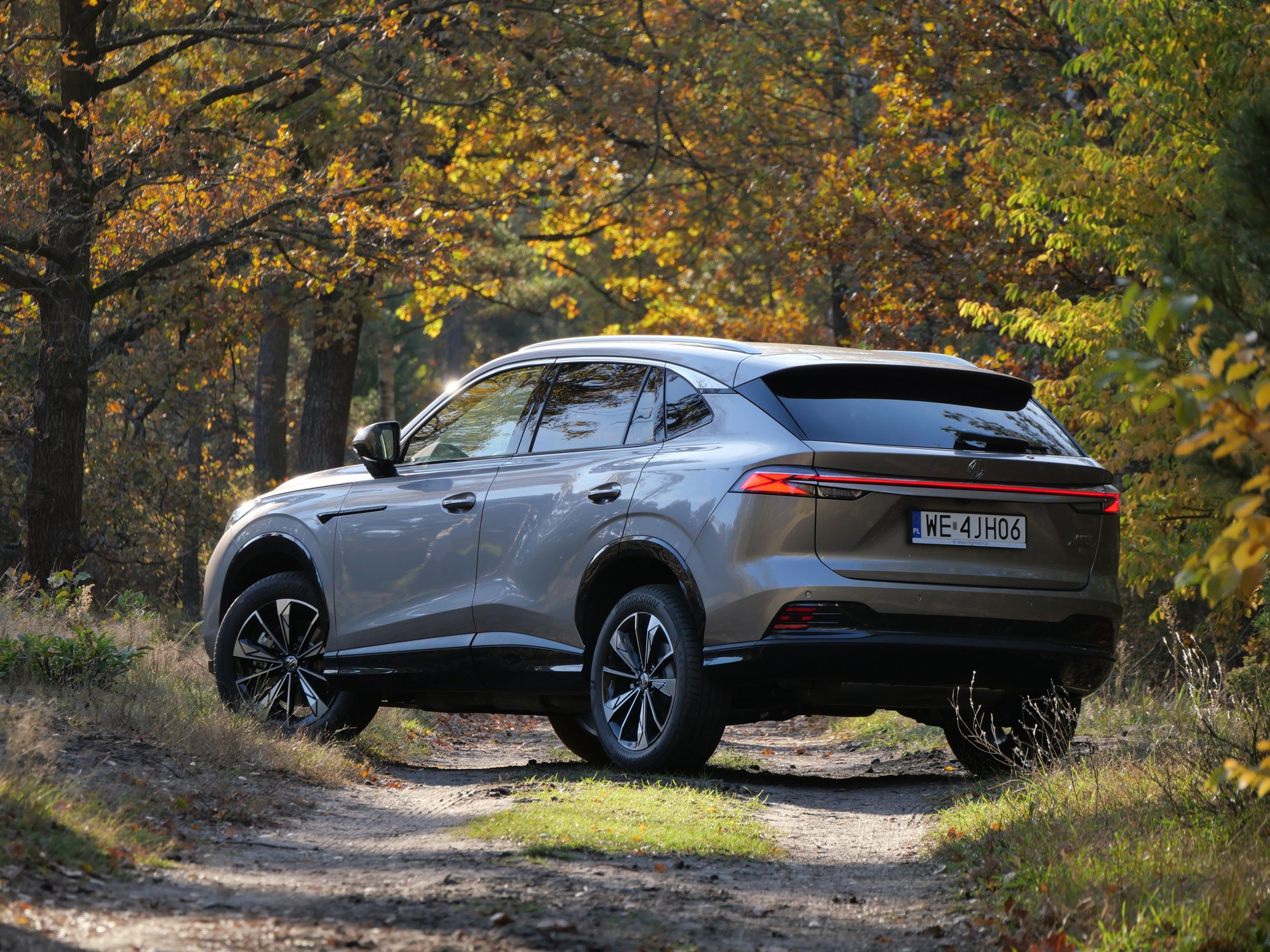 Za dwoma SUV-ami MG znakomity wrzesień. Na zdjęciu HS w wersji Hybrid+