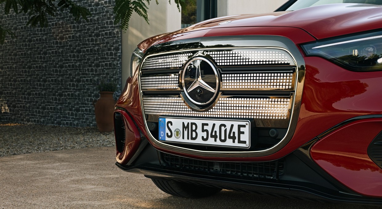 Mercedes GLC EQ błyszczy nie tylko grillem. Ma 713 km zasięgu i 39,1-calowy ekran