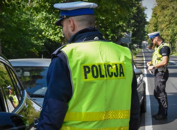 Trwa akcja policji w całej Polsce. Funkcjonariusze zaglądają do samochodów