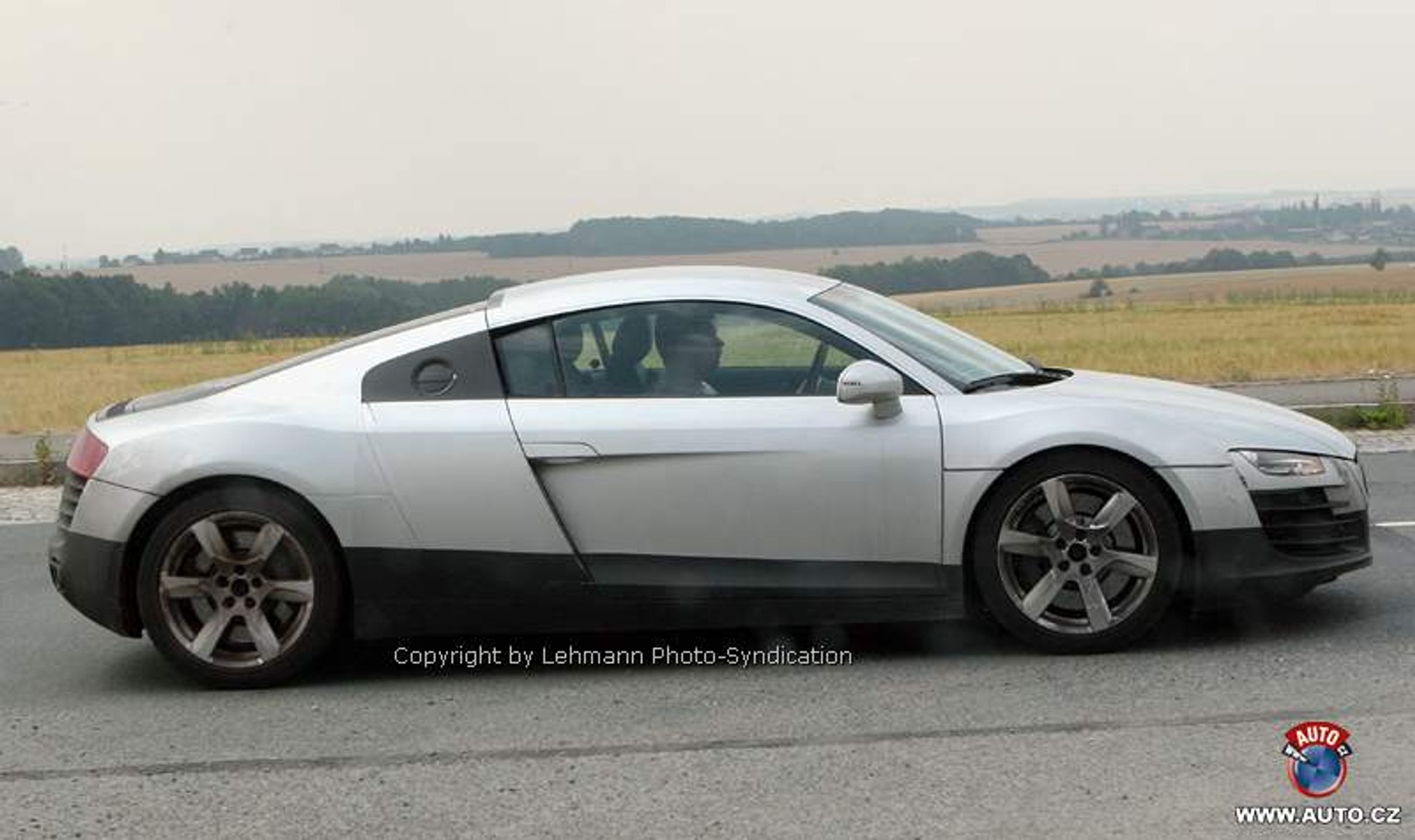 Audi – wersja cabrio sportowego R8 w przygotowaniu