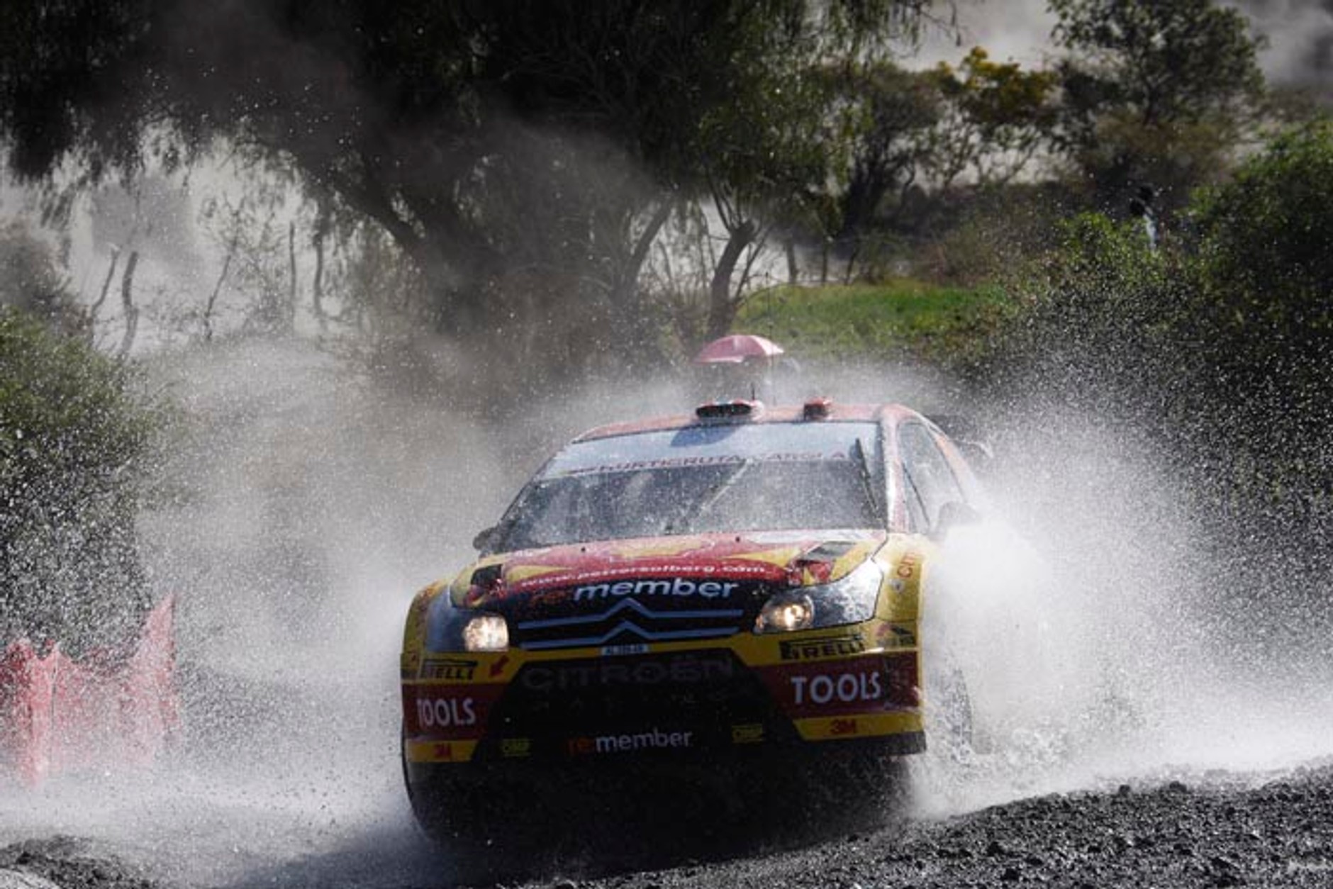 Rajd Meksyku 2010: faworyci za Petterem Solbergiem - Loeb ucieka, Hirvonen próbuje gonić (relacja z 2. etapu)