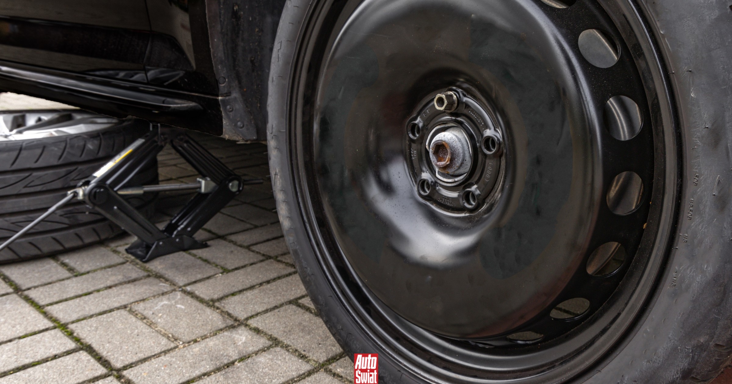 Raport Inspekcji Handlowej: siedem na 10 podnośników samochodowych z wadami