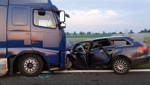 Nietrzeźwy bez prawa jazdy wjechał pod prąd S3 i zmasakrował go TIR