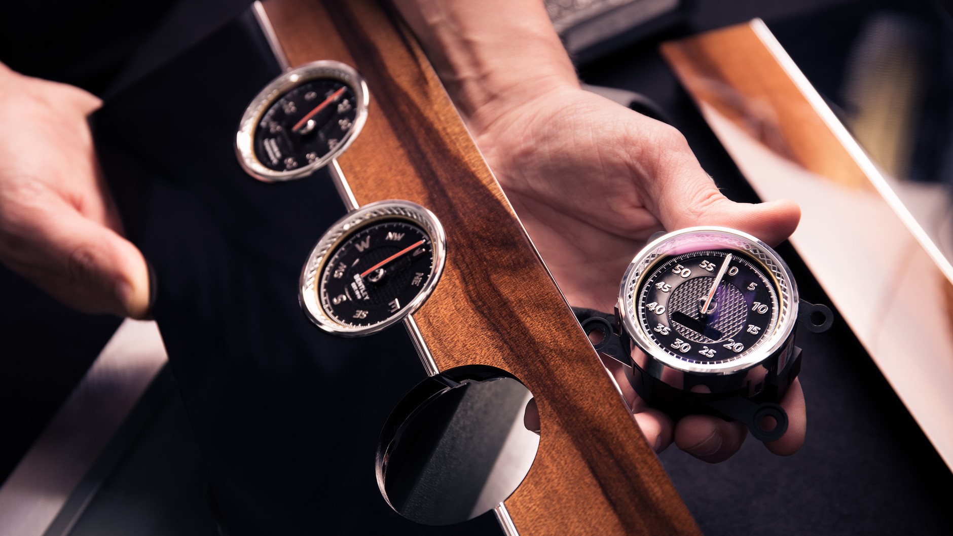 Fabryka Bentleya w Crewe – obróbka drewna, produkcja forniru