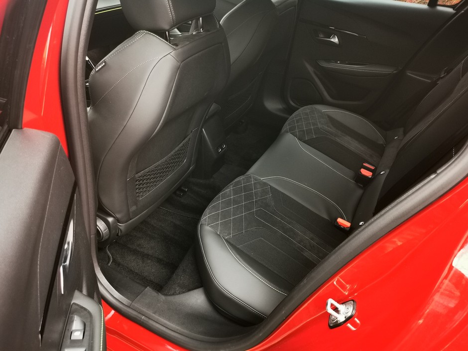 Peugeot e-208"