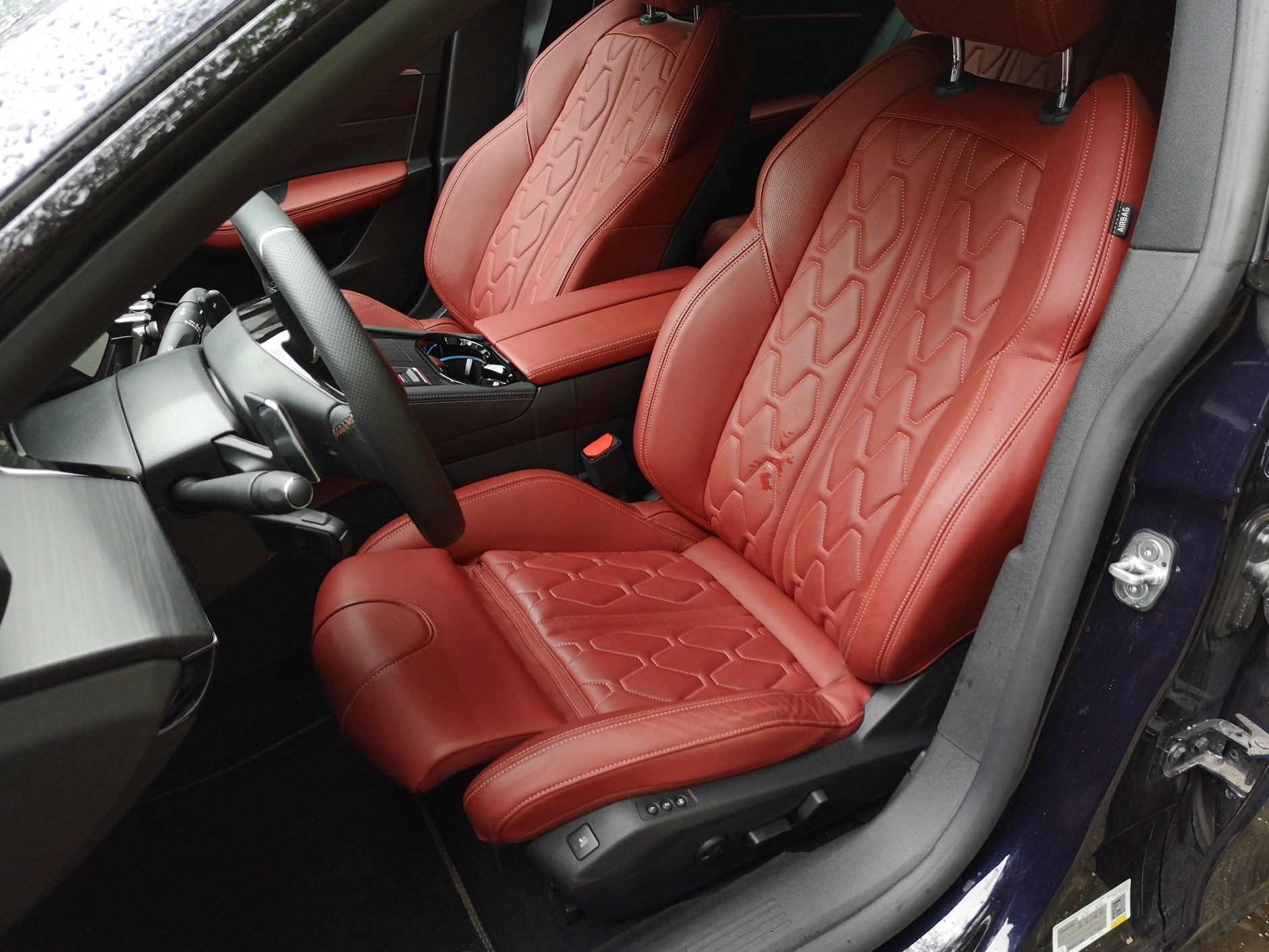 Peugeot 508 GT PureTech 225 KM: fotele są i piękne, i wygodne, i za dopłatą mają masaż...super