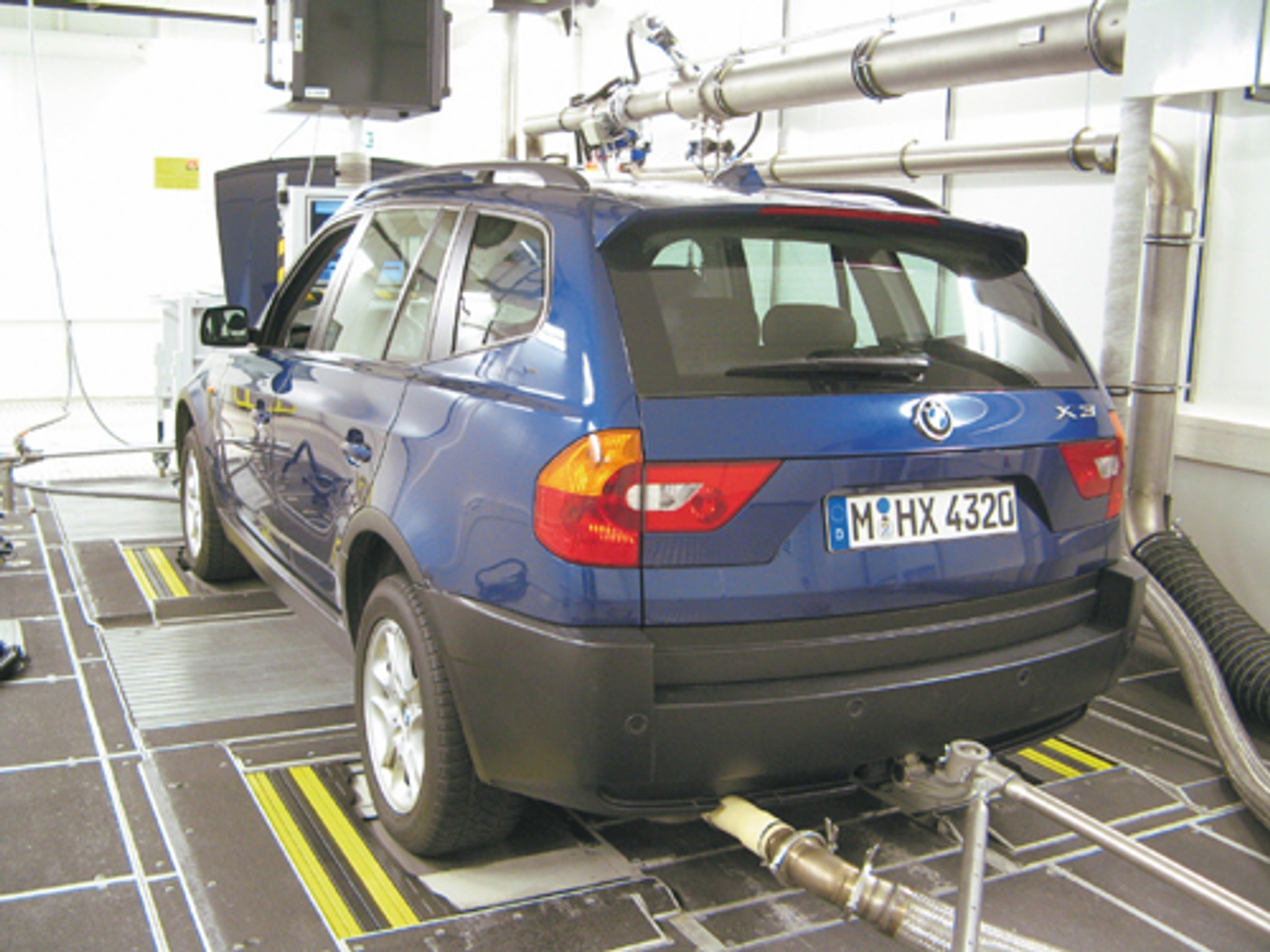 Test długodystansowy BMW X3 2.0d - Forma bez stabilizacji