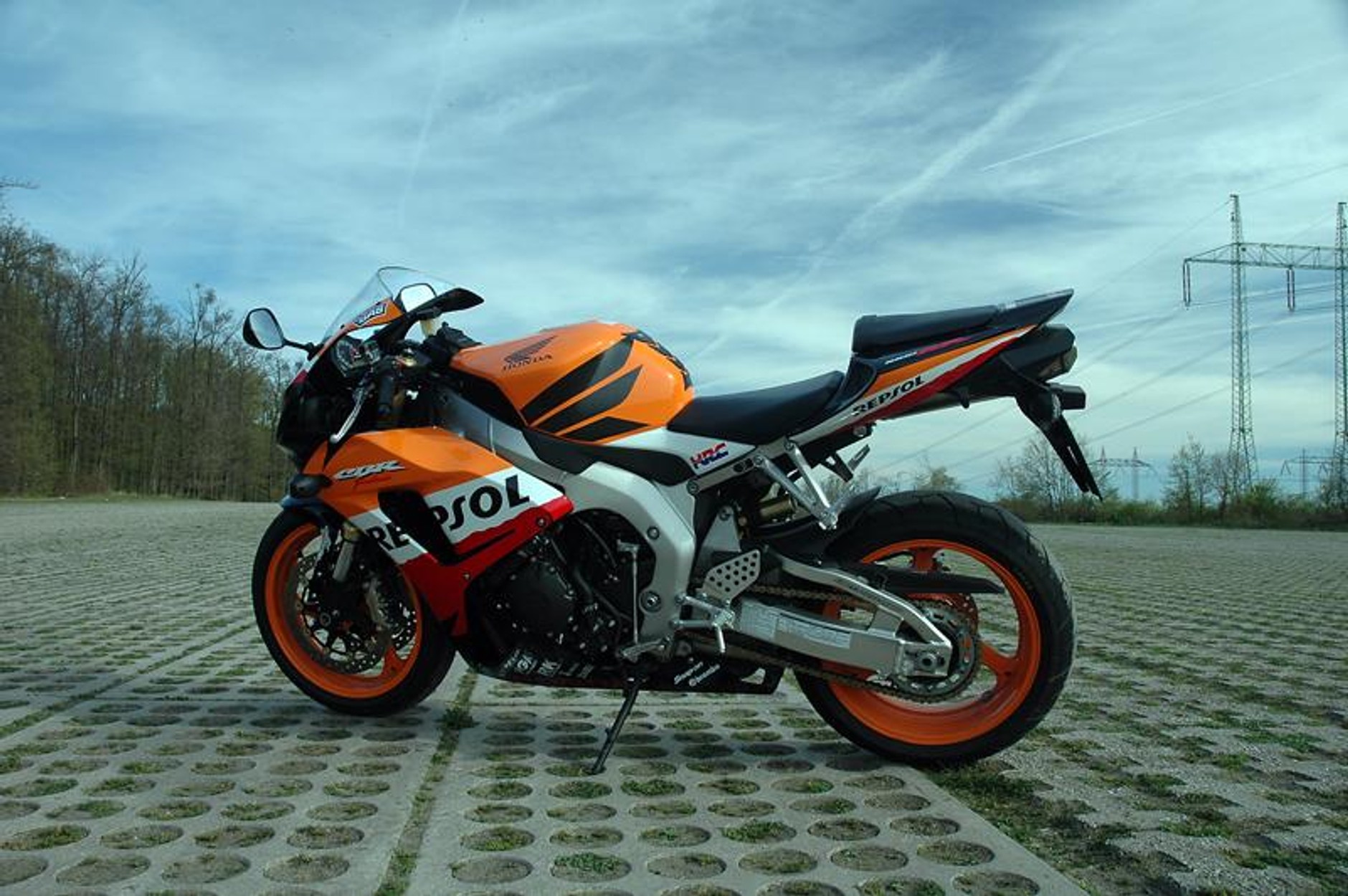 Honda CBR1000RR Fireblade Repsol replika (test)