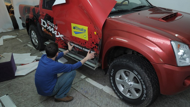 Oklejanie auta krok po kroku - zdjęcia