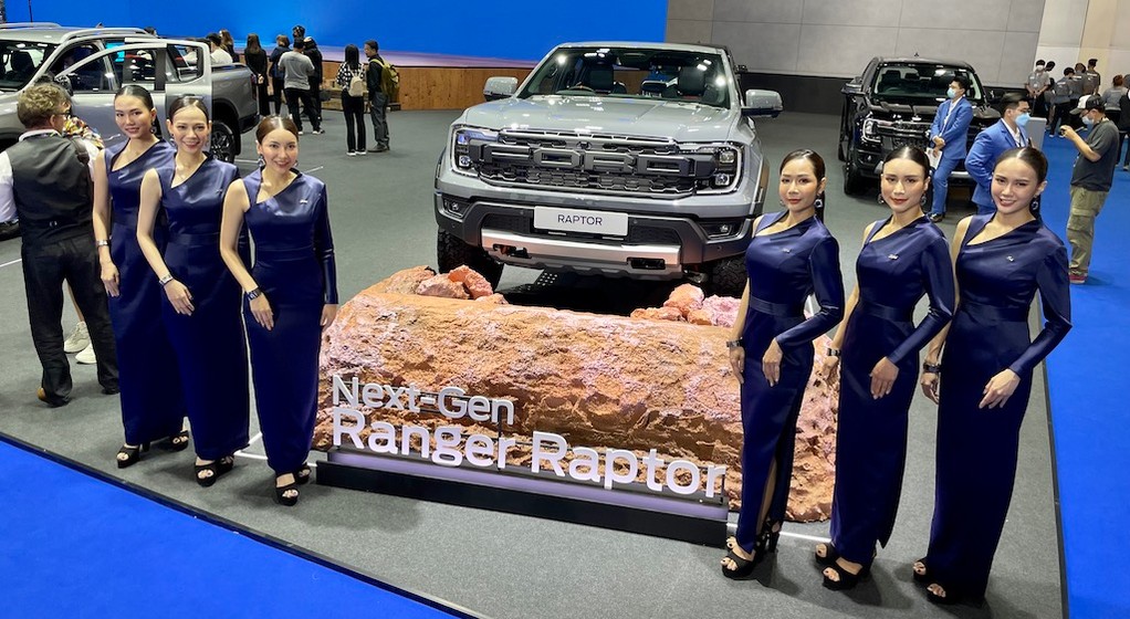 Ford na salonie w Bangkoku