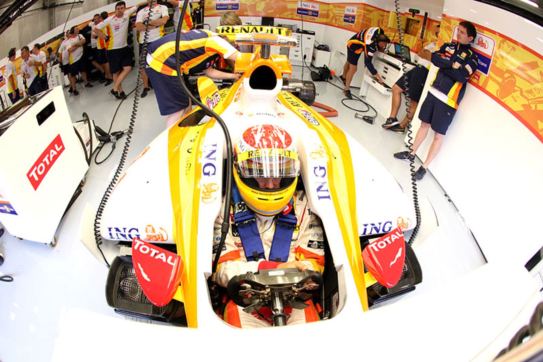 Grand Prix Europy 2009: Formuła 1 od kulis - fotogaleria Jiří Křenek