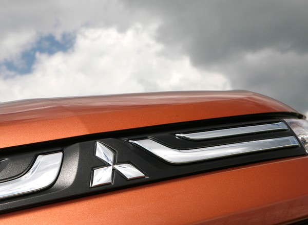 Nissan przejmuje kontrolę nad Mitsubishi