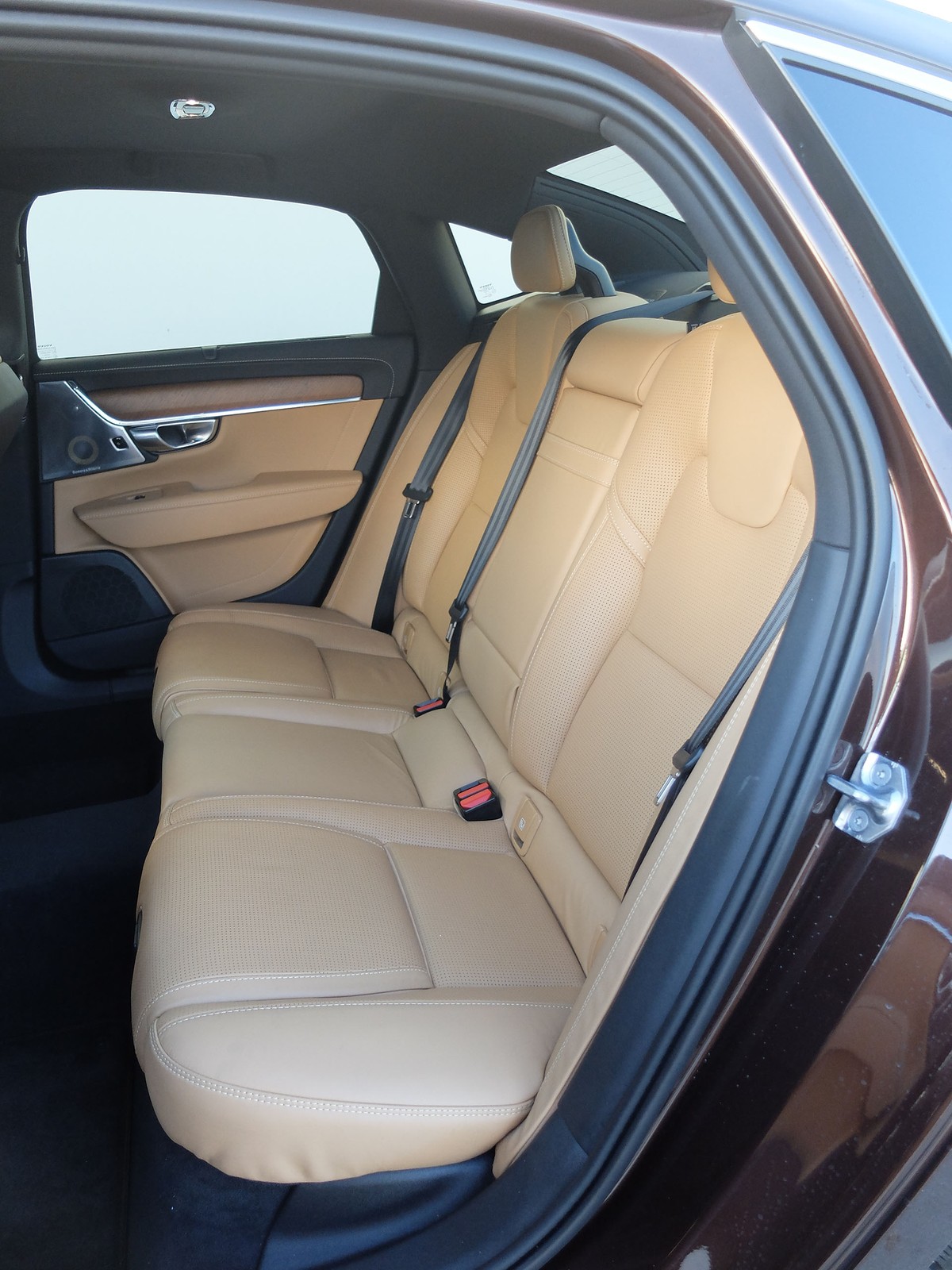 Volvo S90 T6 AWD - stylowo, szybko i wygodnie