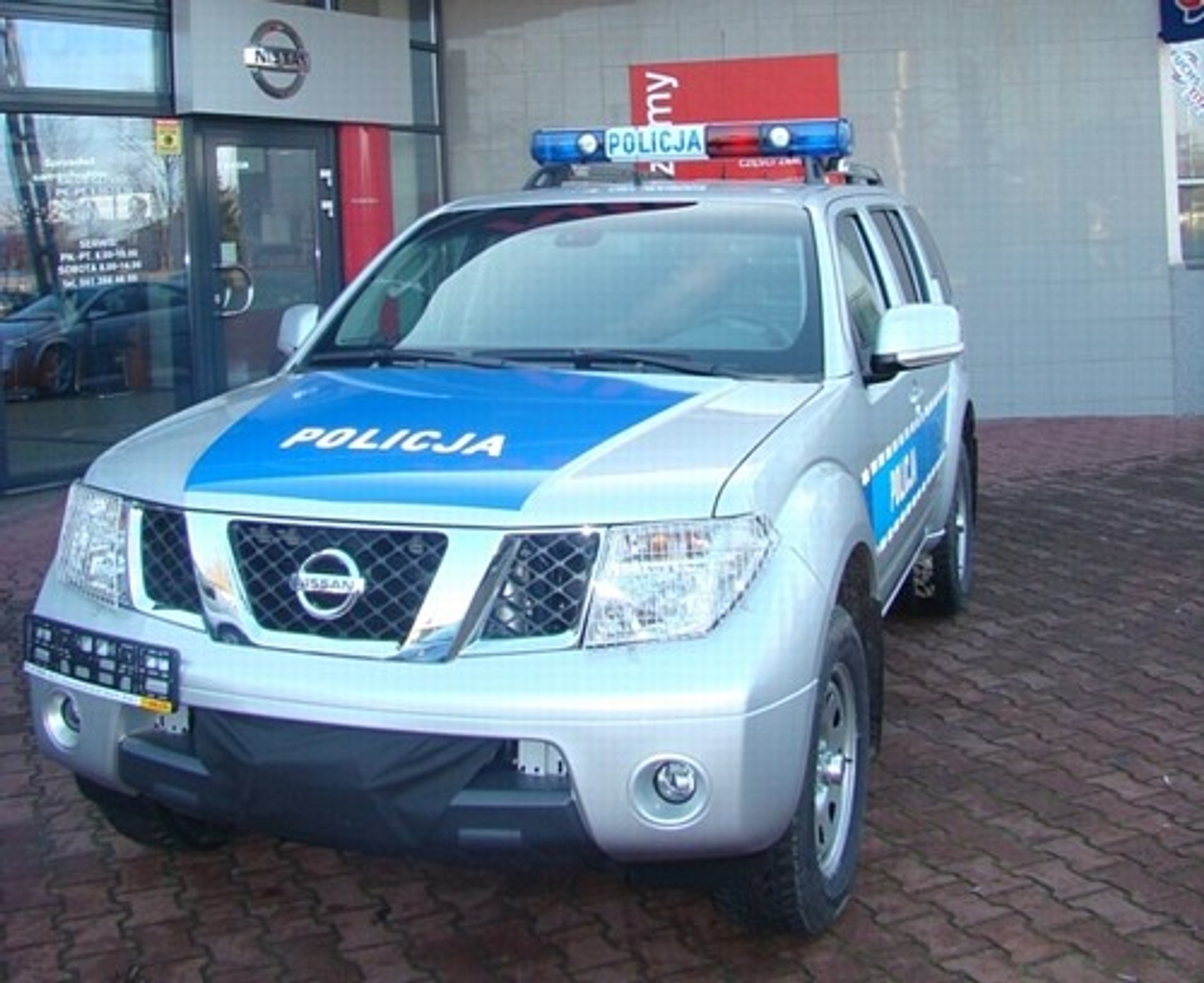 Nissan Pathfinder - Radiowóz na bezdroża