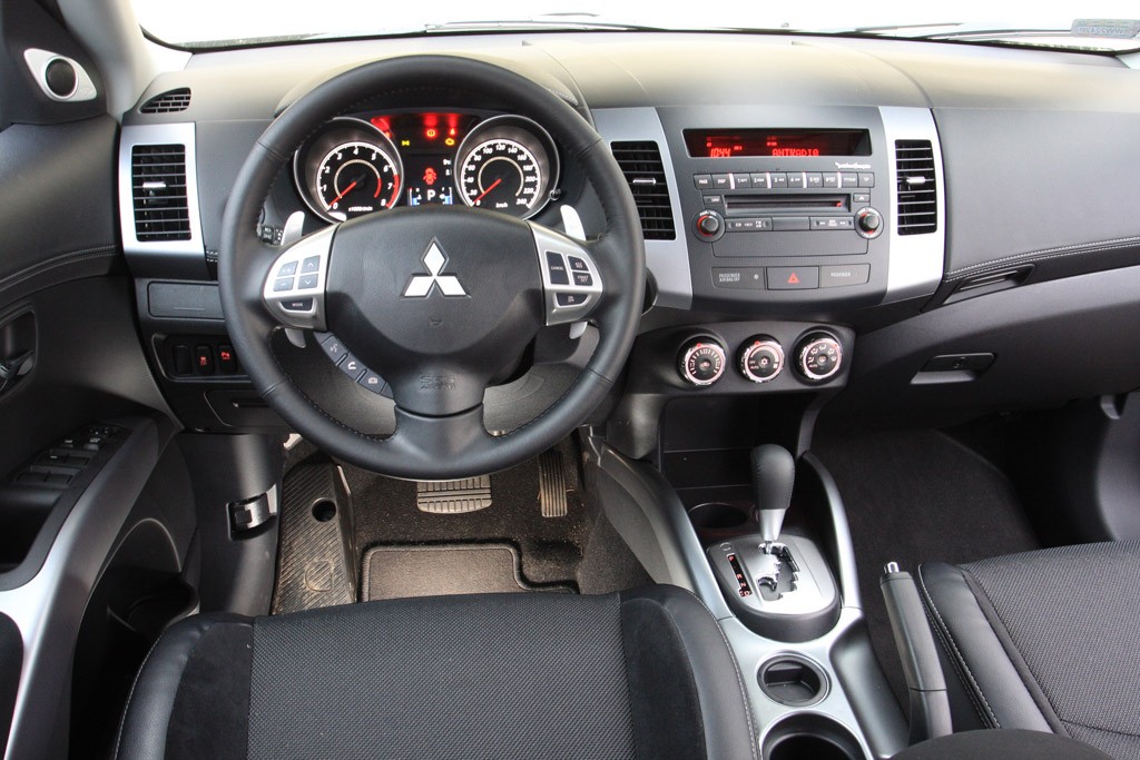 Mitsubishi Outlander CVT: czy to wersja dla mieszczuchów?