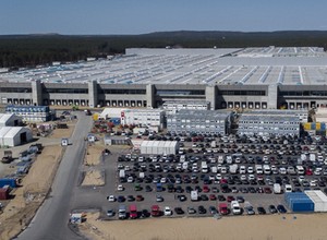 Zakład Tesli w Niemczech otrzymał warunkową licencję na start produkcji