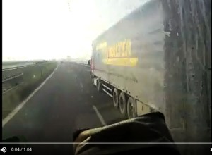 TIR wyprzedza TIR-a, czyli wyprzedzanie po polsku