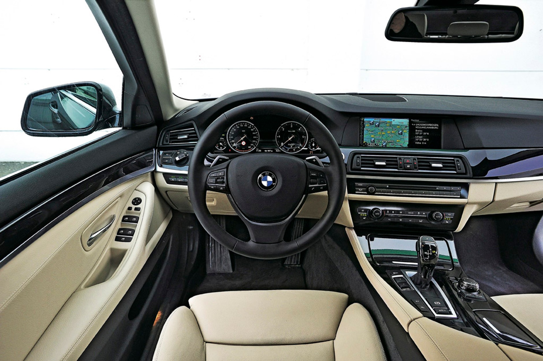 BMW 530d Touring kontra Jaguar XF Sportbrake: luksusowe kombi dla rodziny