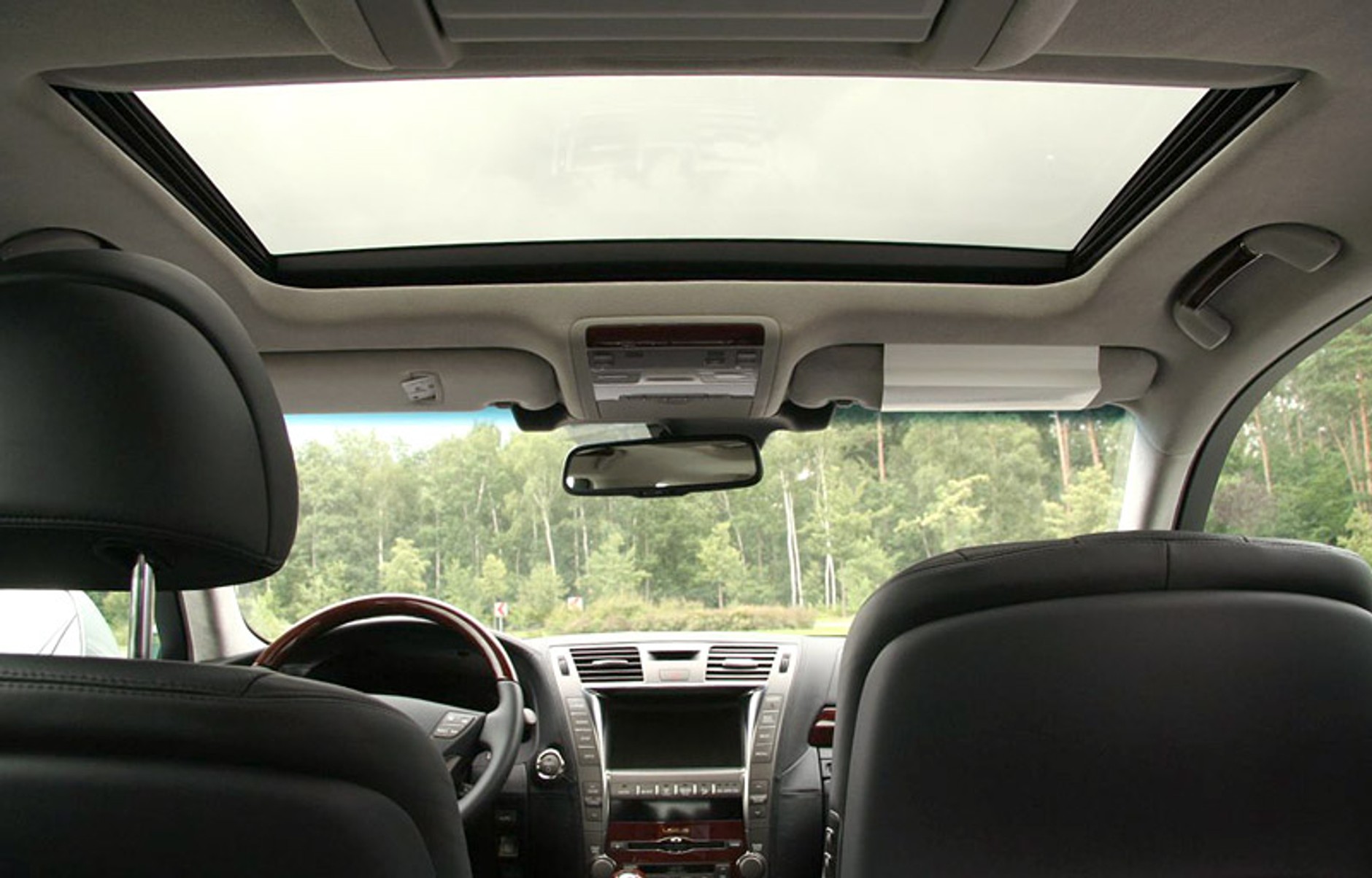 Lexus: hybrydowe wersje modeli GS i LS z większym bagażnikiem