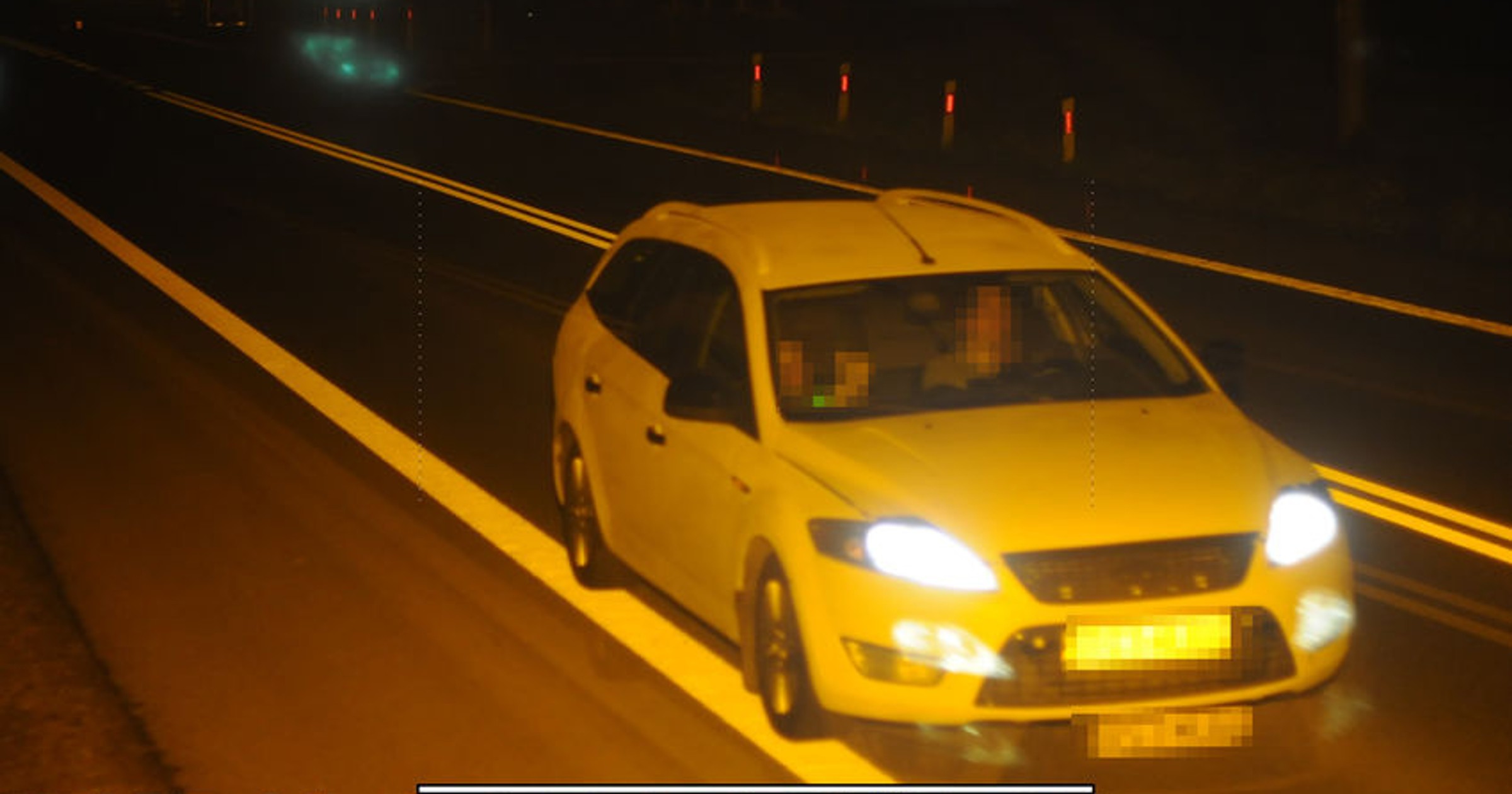 Ford pędzący 209 km:h w terenie zabudowanym