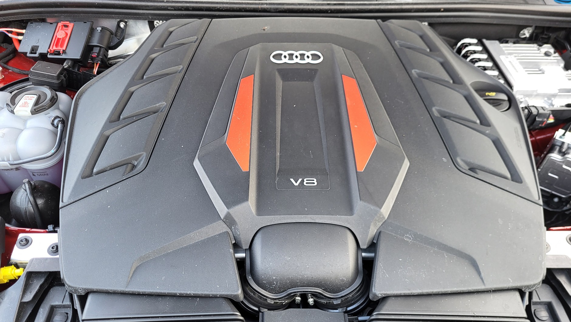 Audi SQ8: potężny, doładowany silnik V8