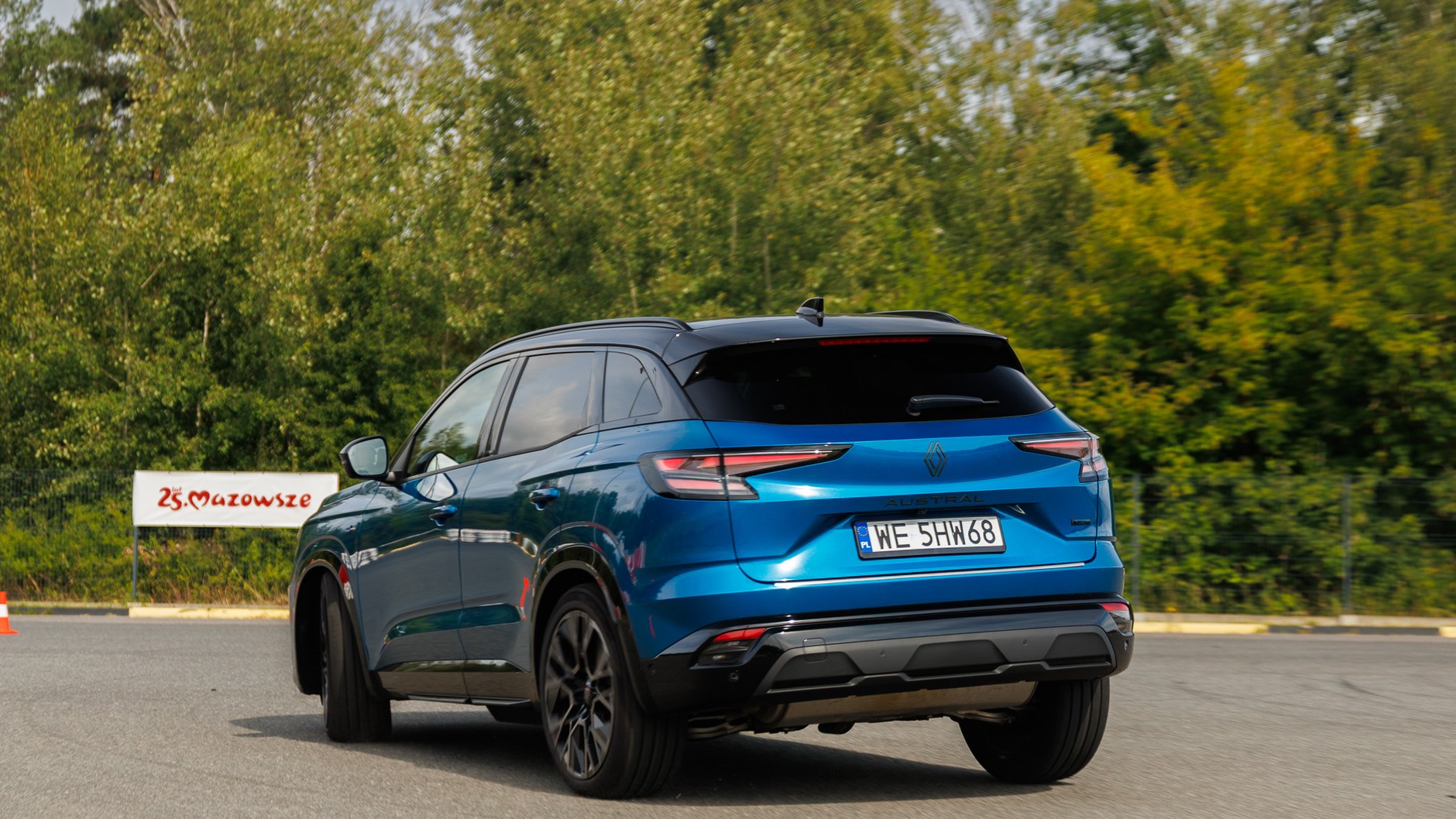 Renault Austral z systemem 4Control