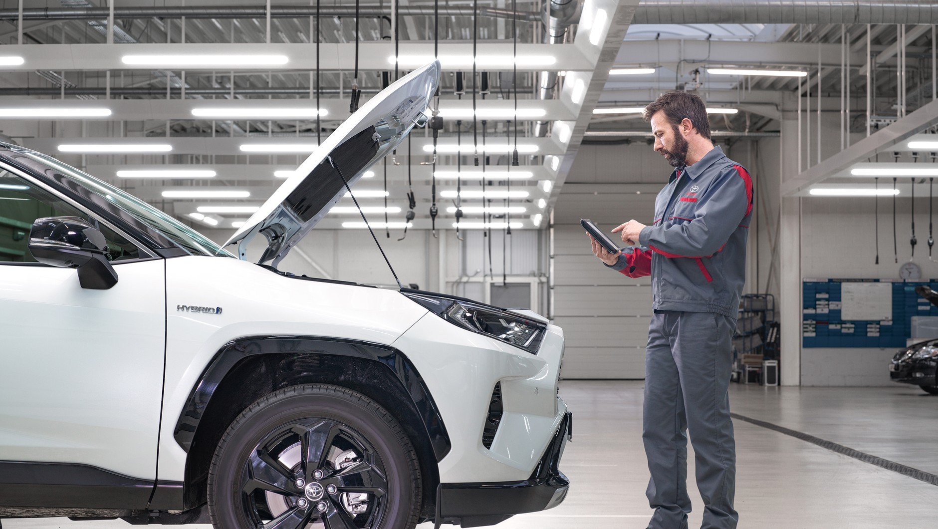 Jak zapewniają polscy przedstawiciele japońskiej marki, wszystkie samochody oferowane przez Toyota Pewne Auto posiadają udokumentowaną historię oraz przebieg