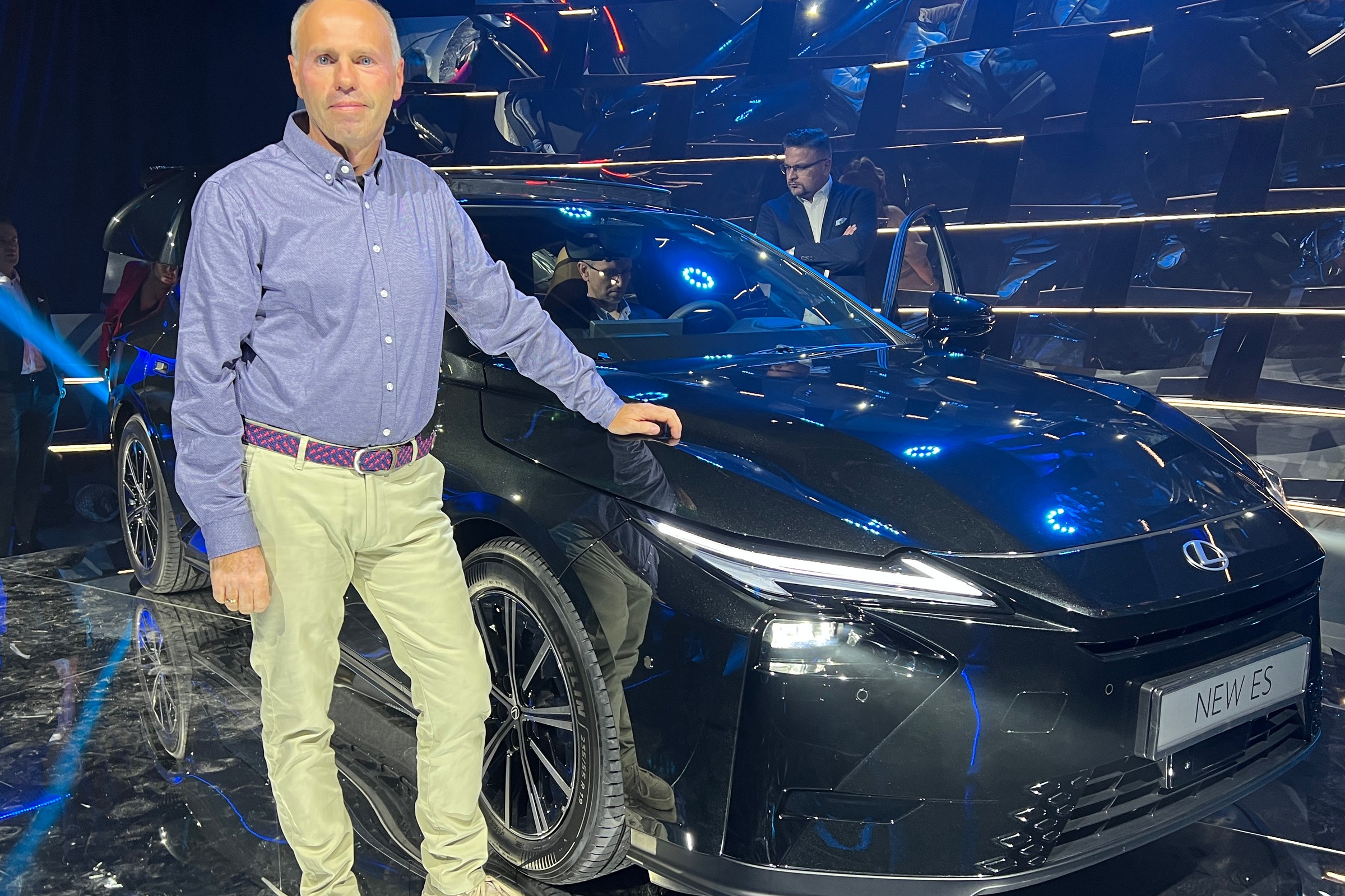 Nowy Lexus ES z napędem AWD i hybrydą szóstej generacji. Na rynku za rok, ale widziałem go już na żywo