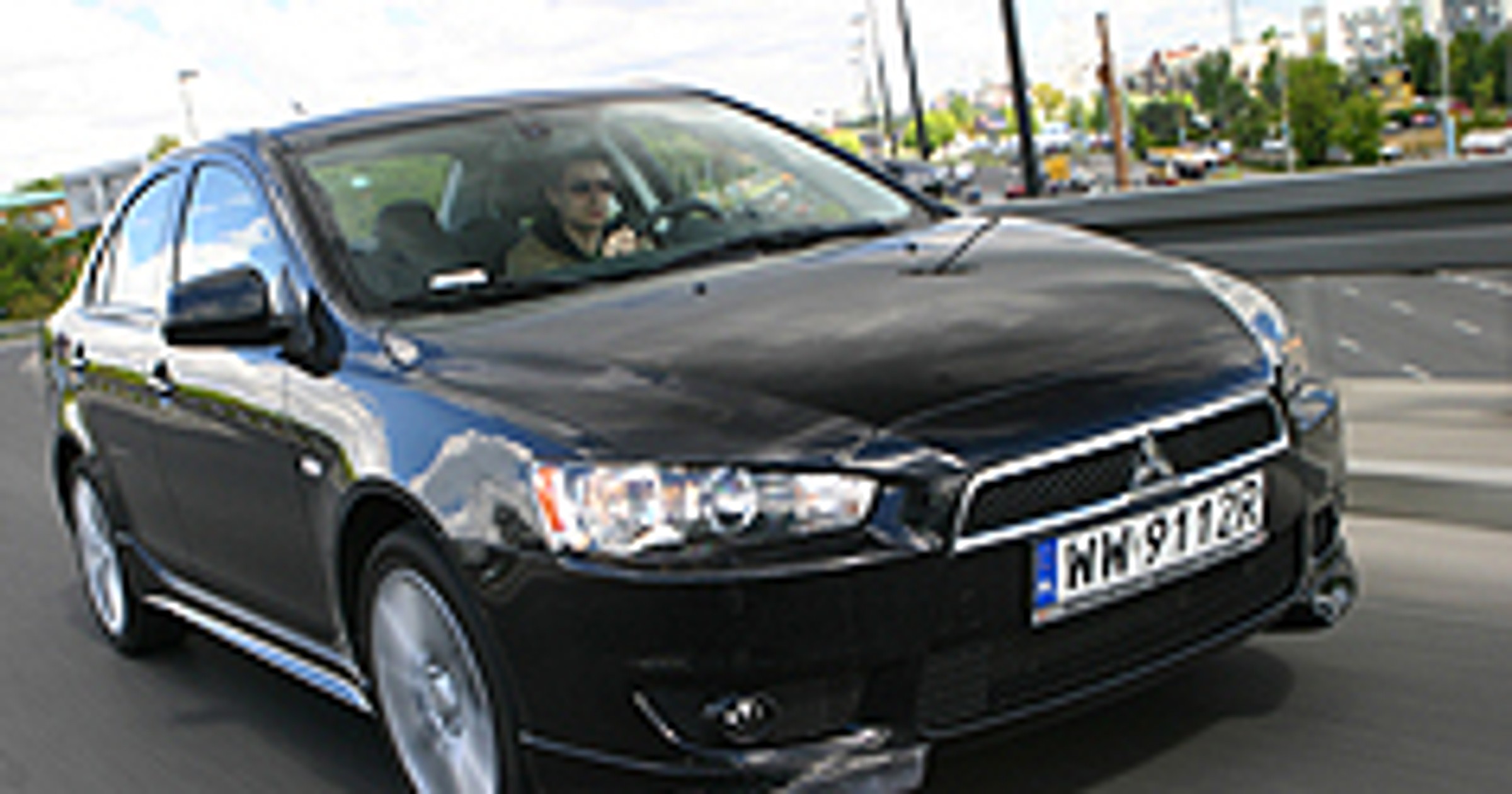 Mitsubishi Lancer 1.8 Intense - Sportowiec z wyglądu