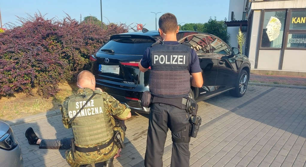 Polsko-niemiecki patrol zatrzymał Ukraińca w skradzionym Lexusie