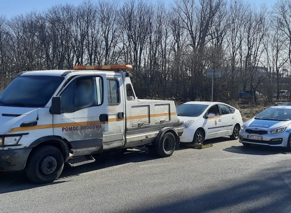 Pseudotaksówka wyeliminowana. Kierowca nie miał licencji, miał za to podrobione prawko