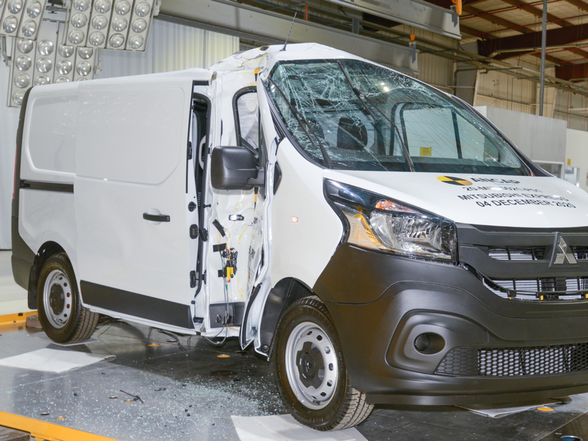 Mitsubishi Express w teście zderzeniowym ANCAP