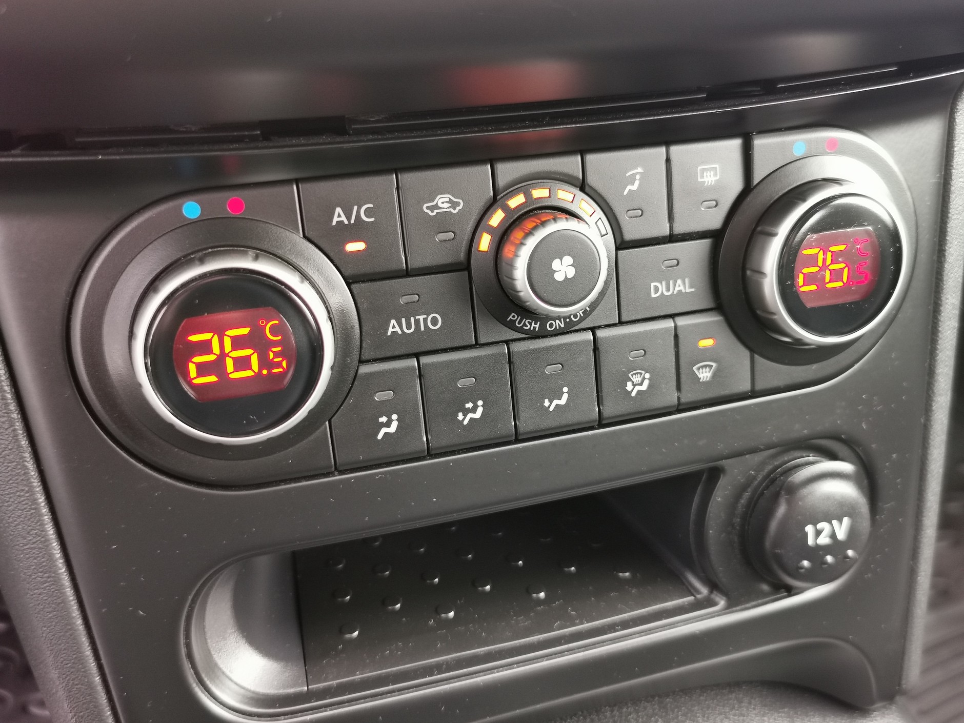 Nissan Quashqai z ogłoszenia: rocznik 2011, 138 tys. km przebiegu, silnik 1.6