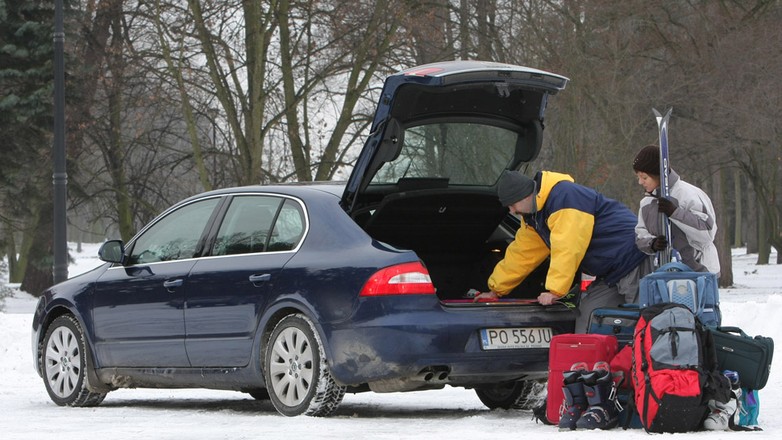Zanim zapakujesz bagażnik: 7 rzeczy o których warto pamiętać przed zimową podróżą