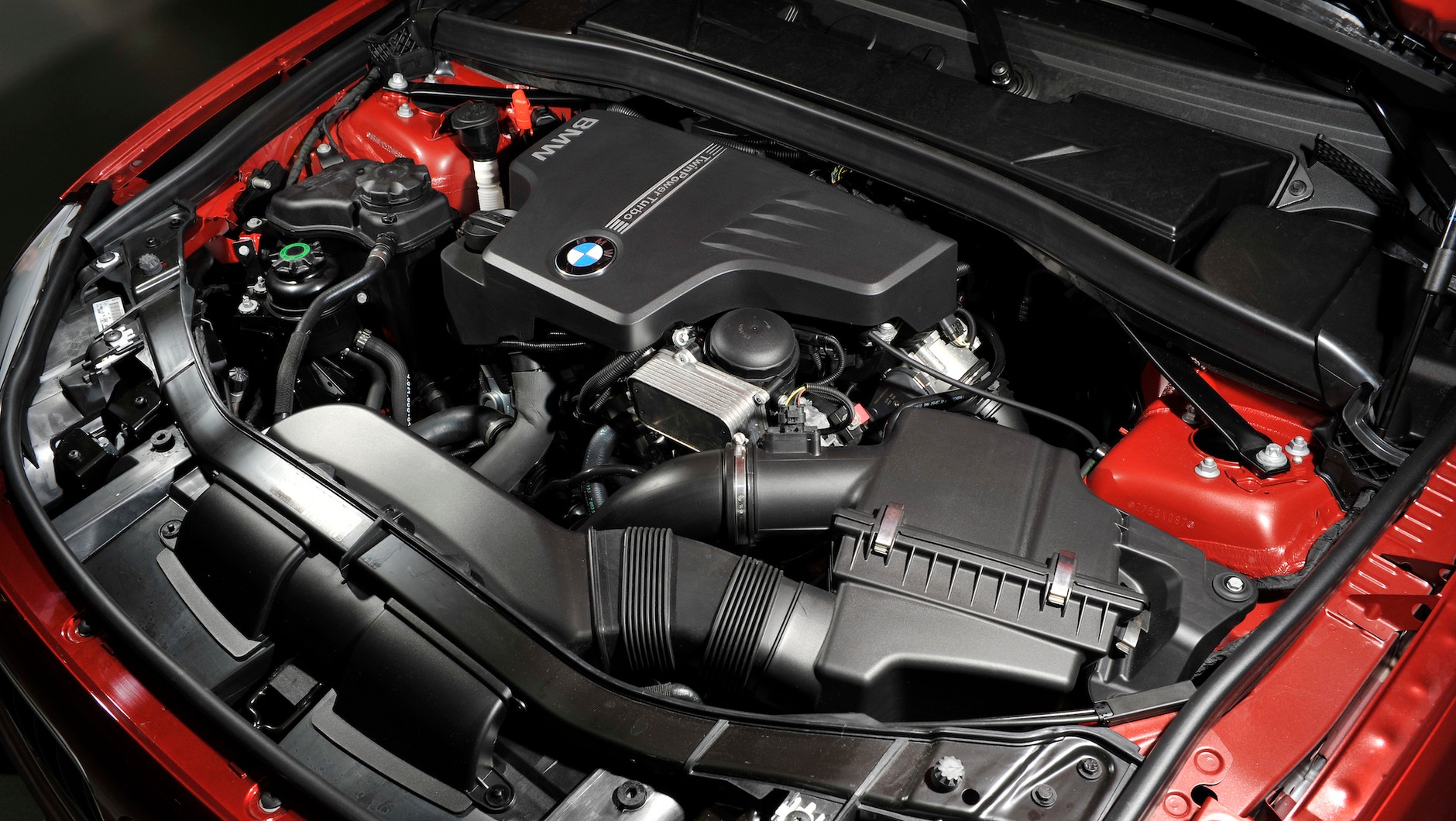 Silnik 2.0T BMW N20 odznacza się dobrą dynamiką, ale trzeba uważać na jego serwis