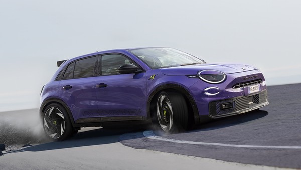 Abarth zapowiedział elektryczny model 600e. Najmocniejsze auto w historii marki