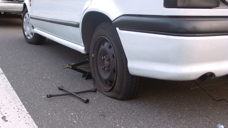 Sprawdź ciśnienie w oponach zanim ruszysz w trasę