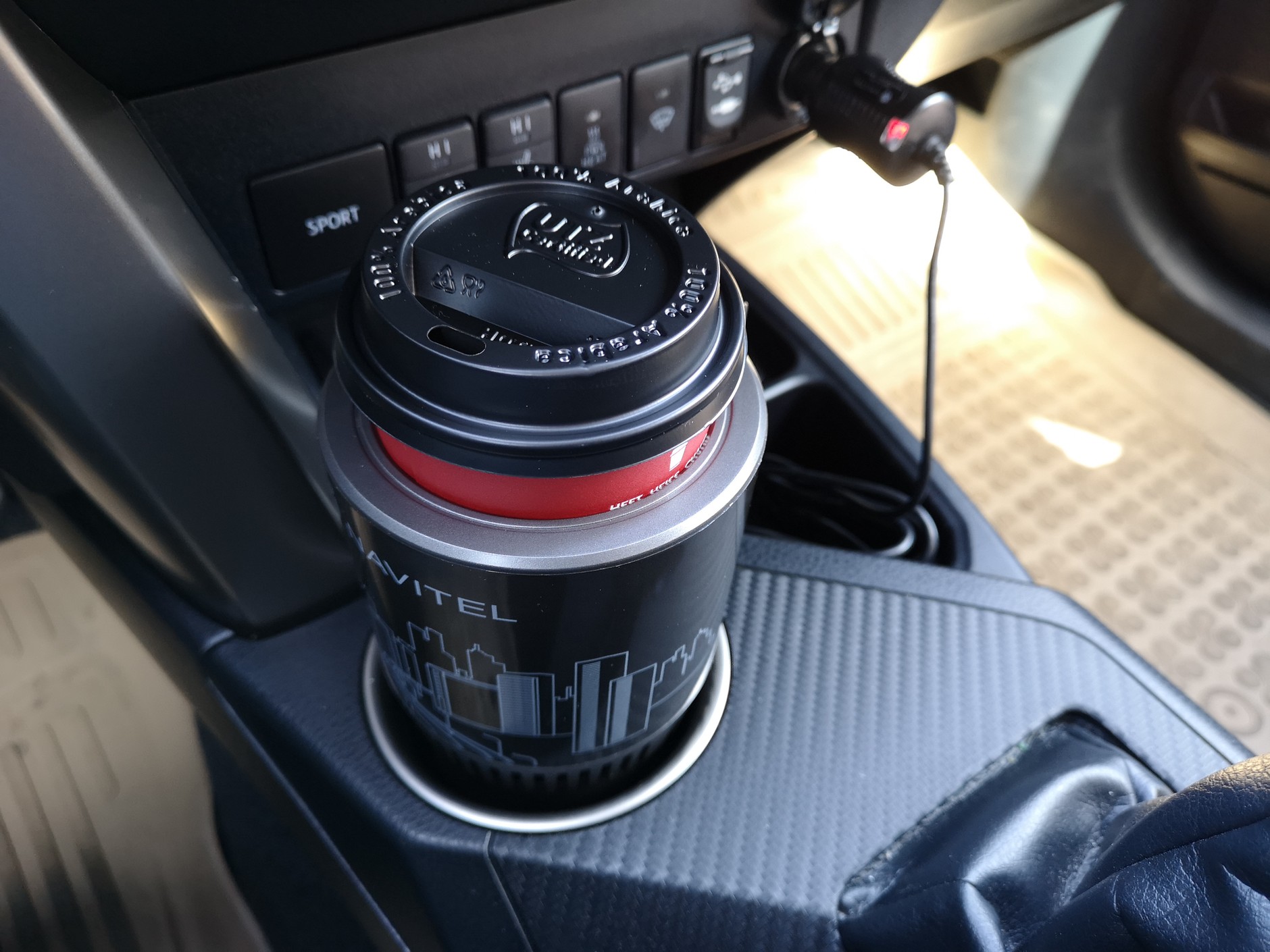 Navitel TC500 - podgrzewanie i chłodzenie napojów