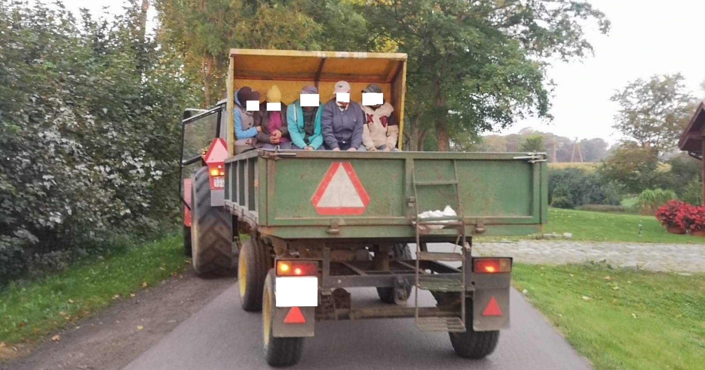 Ciągnik przyczepa rolnik Wałcz 2020